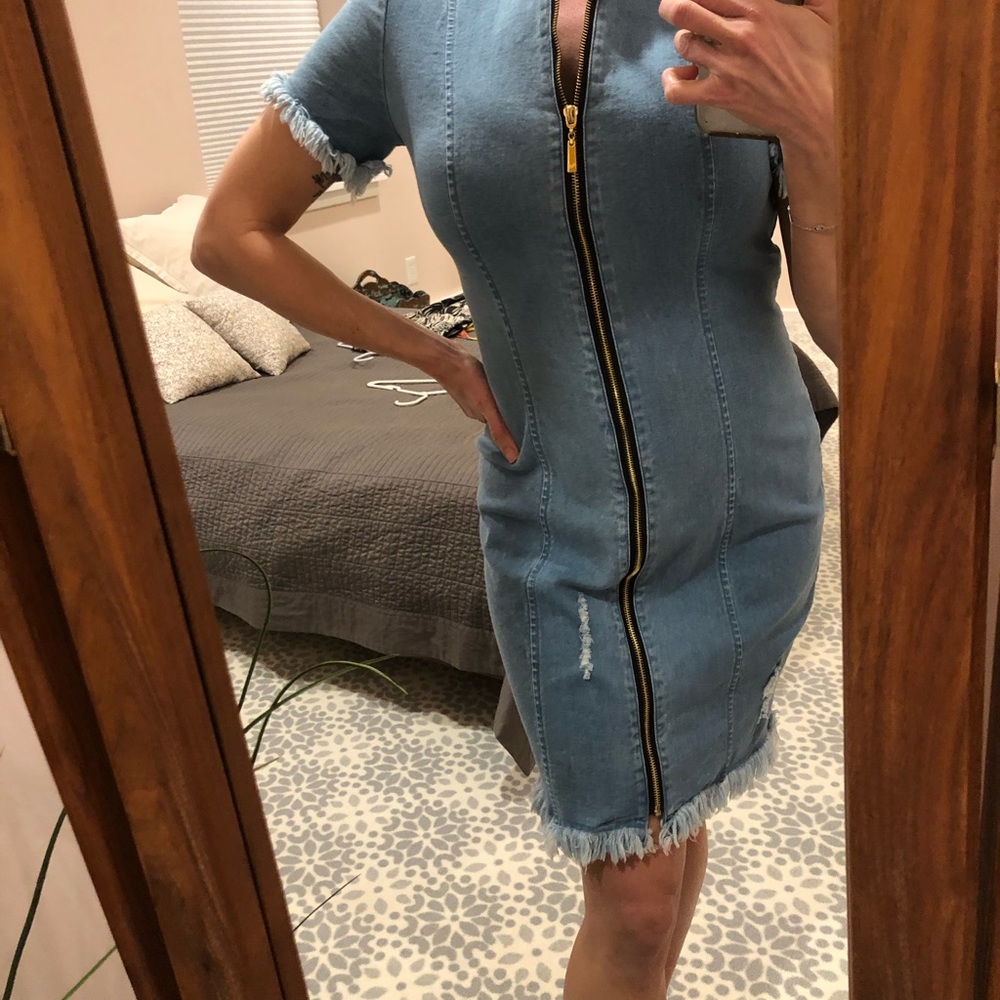 Stretchy denim dress with zipper front
